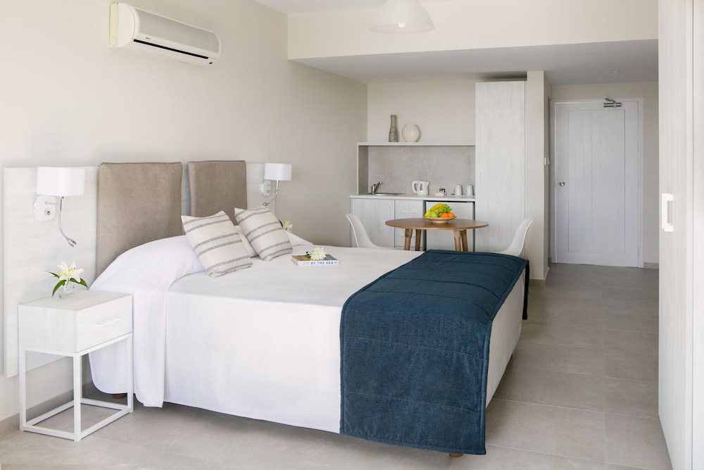 Louis Paphos Breeze — Hotel rooms in Chlorakas, Paphos Region