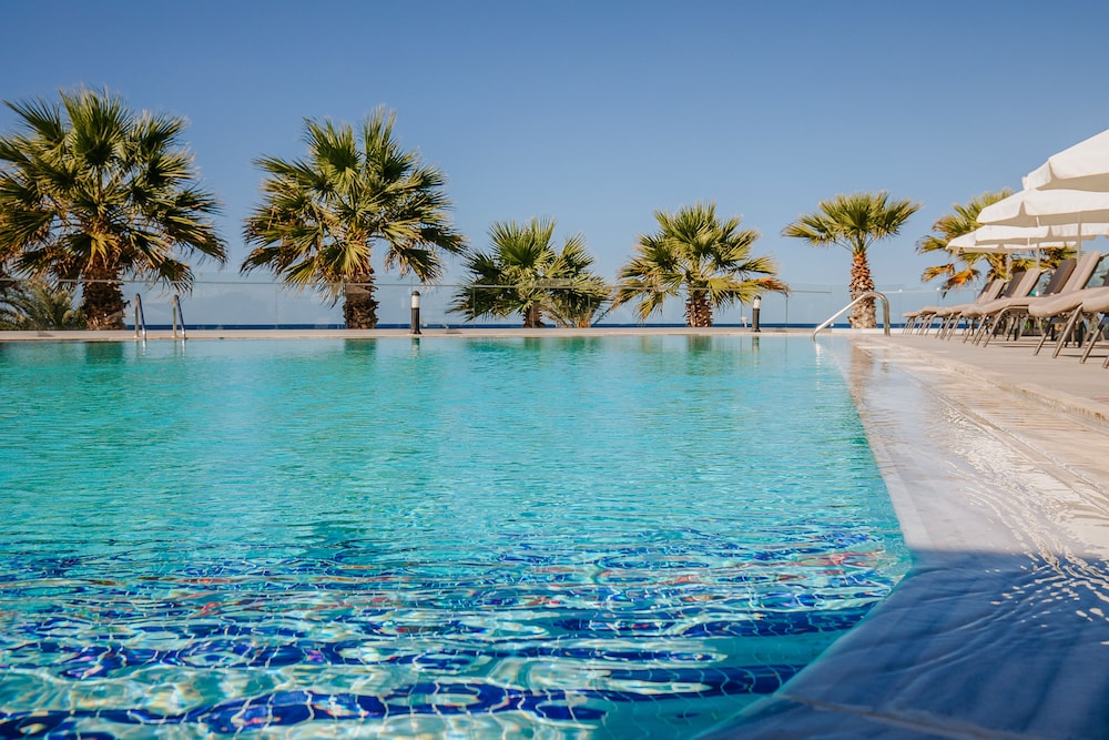 Louis Paphos Breeze — Swimming pool in Chlorakas, Paphos Region
