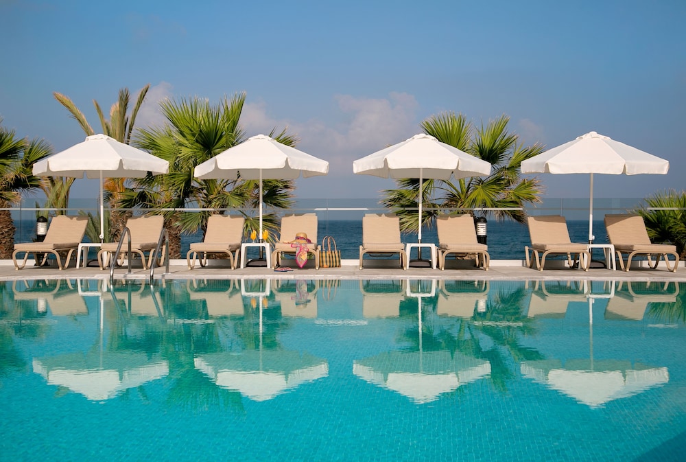 Louis Paphos Breeze — Swimming pool in Chlorakas, Paphos Region