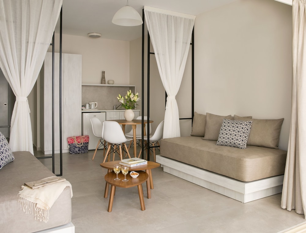 Louis Paphos Breeze — Hotel rooms in Chlorakas, Paphos Region