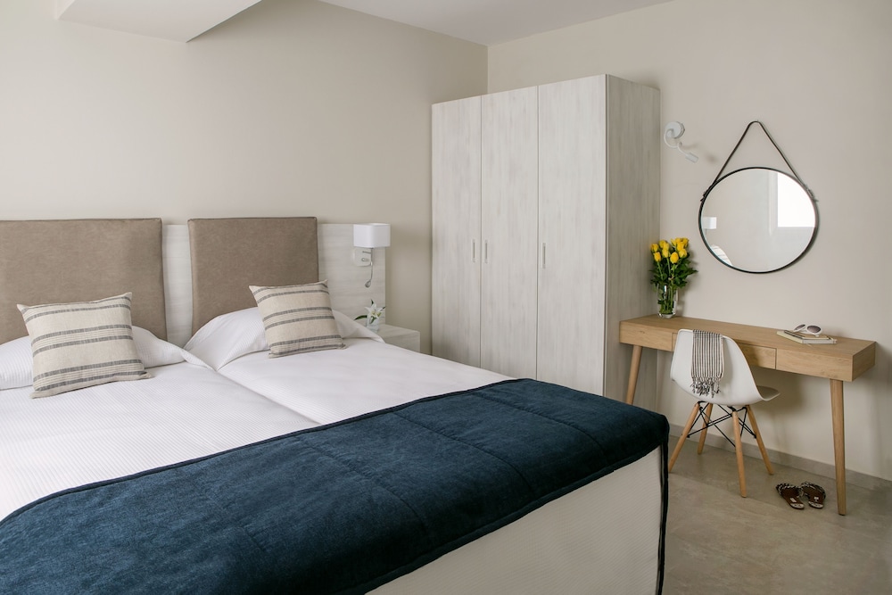 Louis Paphos Breeze — Hotel rooms in Chlorakas, Paphos Region