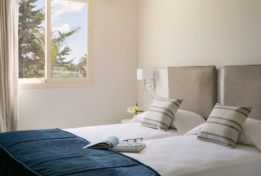Louis Paphos Breeze — Hotel rooms in Chlorakas, Paphos Region