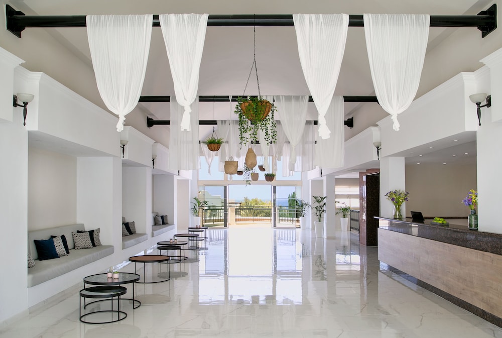 Louis Paphos Breeze — Hotel building in Chlorakas, Paphos Region