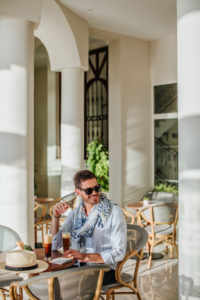 Louis Paphos Breeze — Restaurant & bars in Chlorakas, Paphos Region
