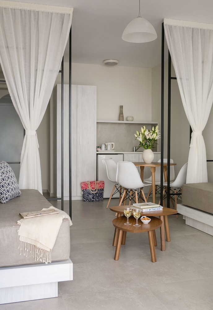 Louis Paphos Breeze — Hotel rooms in Chlorakas, Paphos Region