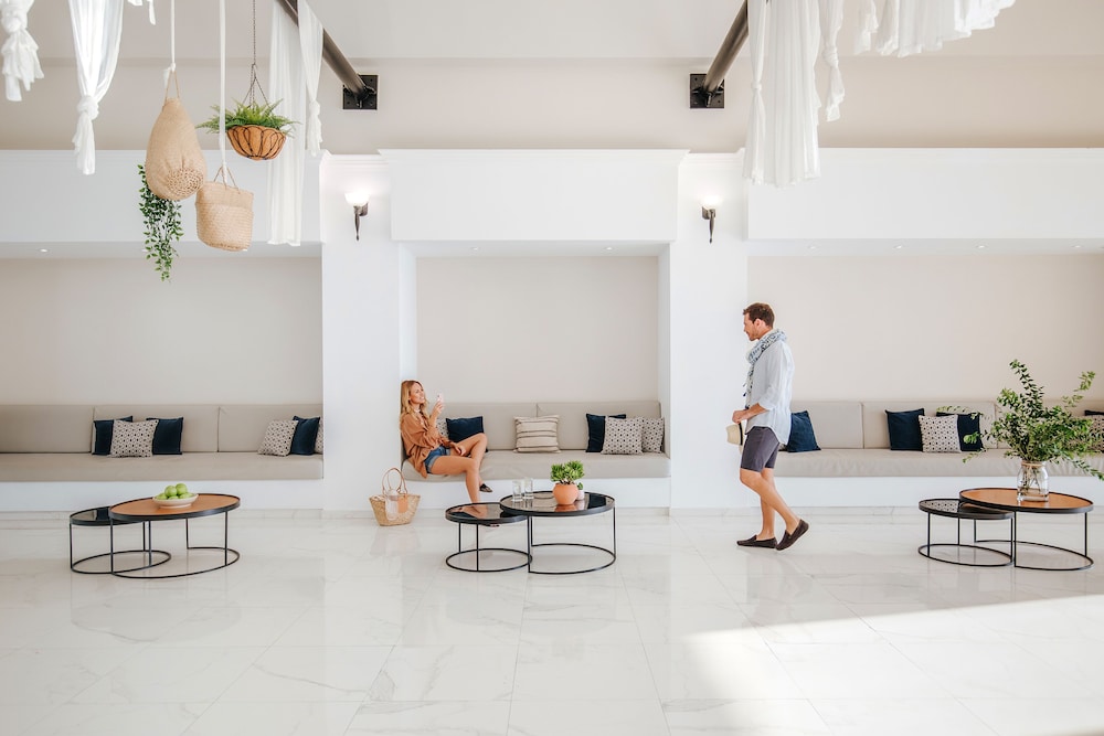 Louis Paphos Breeze — Hotel building in Chlorakas, Paphos Region