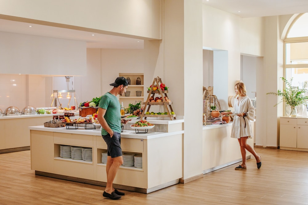 Louis Paphos Breeze — Restaurant & bars in Chlorakas, Paphos Region