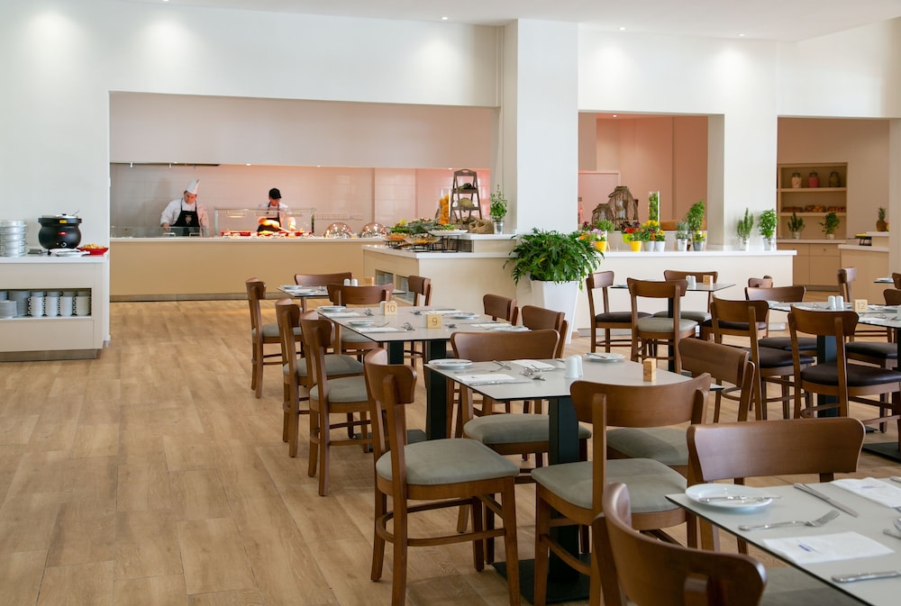 Louis Paphos Breeze — Restaurant & bars in Chlorakas, Paphos Region