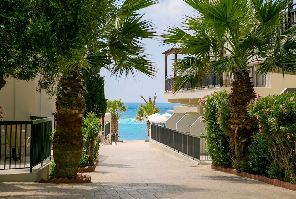 Louis Paphos Breeze — Beach in Chlorakas, Paphos Region