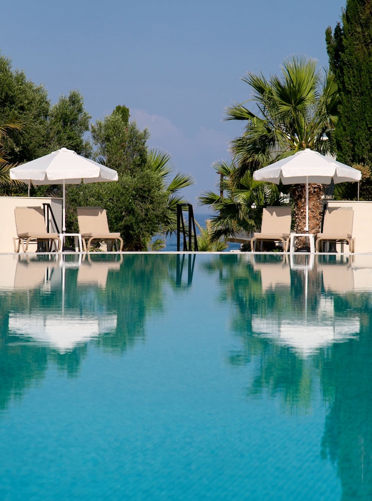 Louis Paphos Breeze — Swimming pool in Chlorakas, Paphos Region