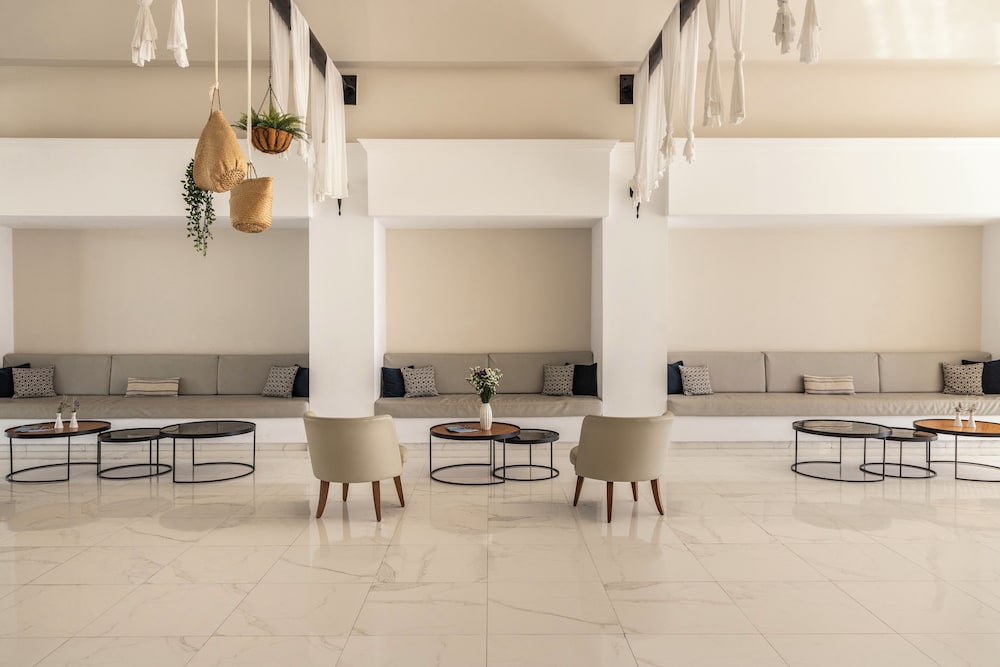 Louis Paphos Breeze — Hotel building in Chlorakas, Paphos Region