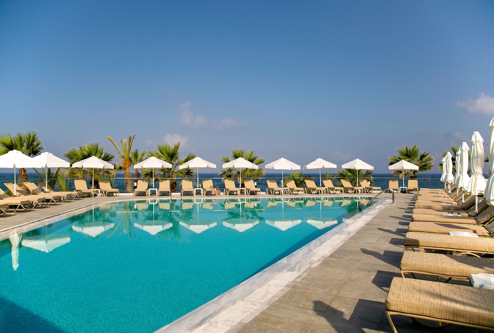 Louis Paphos Breeze — Swimming pool in Chlorakas, Paphos Region