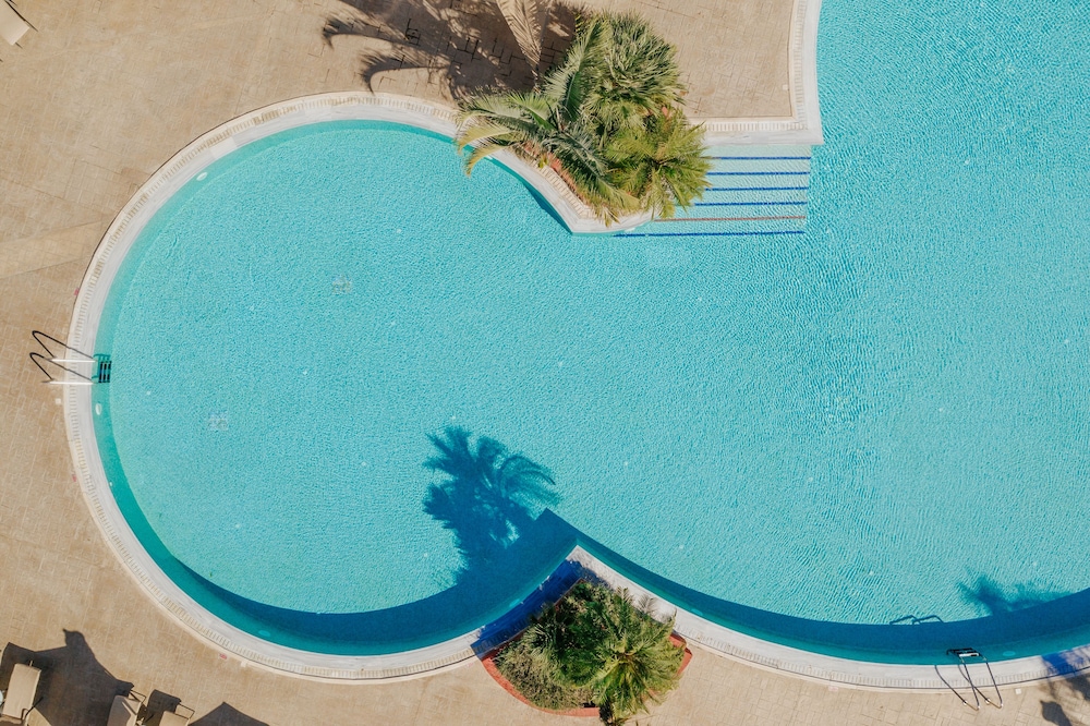 Louis Paphos Breeze — Swimming pool in Chlorakas, Paphos Region
