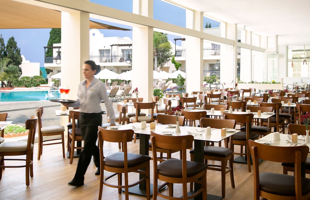Louis Paphos Breeze — Restaurant & bars in Chlorakas, Paphos Region