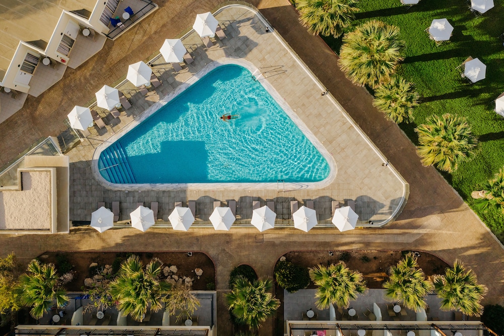 Louis Paphos Breeze — Swimming pool in Chlorakas, Paphos Region