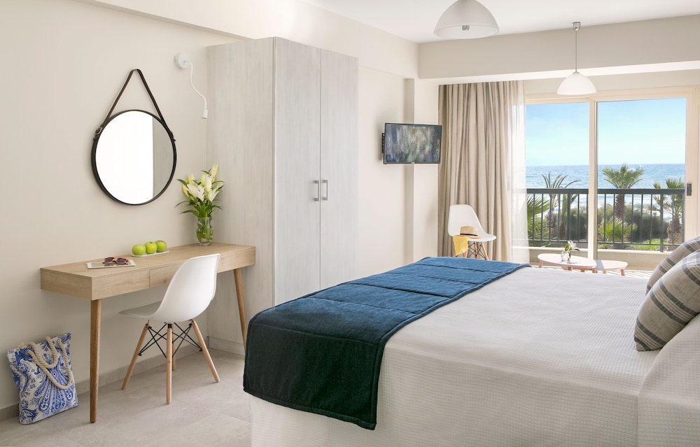 Louis Paphos Breeze — Hotel rooms in Chlorakas, Paphos Region