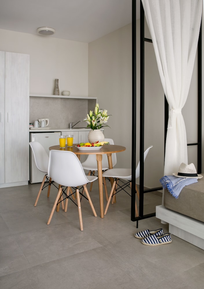 Louis Paphos Breeze — Hotel rooms in Chlorakas, Paphos Region