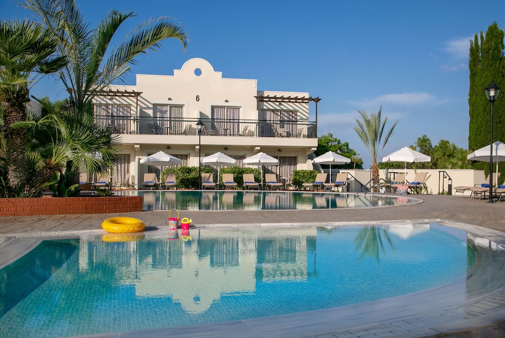 Louis Paphos Breeze — Swimming pool in Chlorakas, Paphos Region