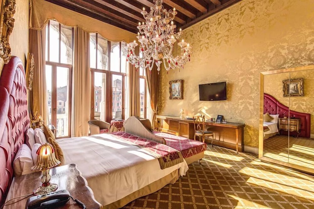 Pesaro Palace - zdjęcie 2