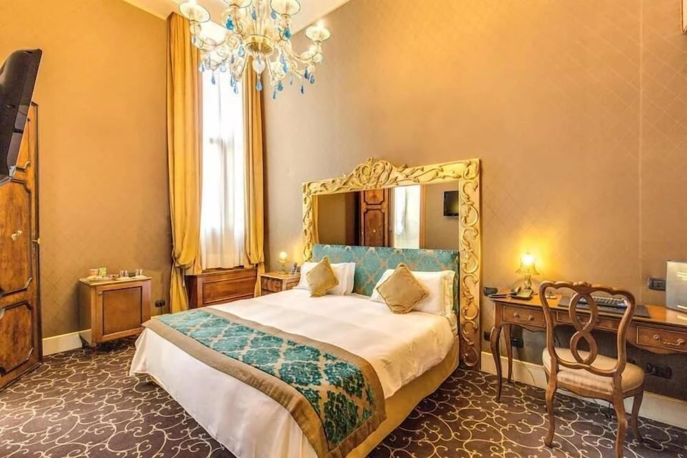 Pesaro Palace - zdjęcie 3