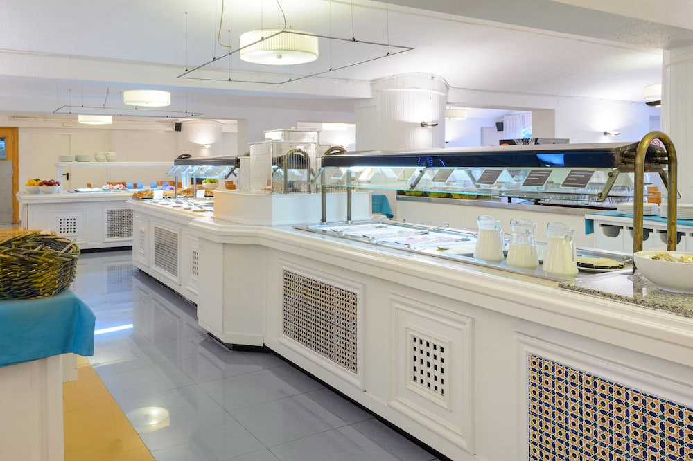 Hotel Vibra Marco Polo II - Adults Only — Restaurant & bars in San Antonio, Balearic Islands