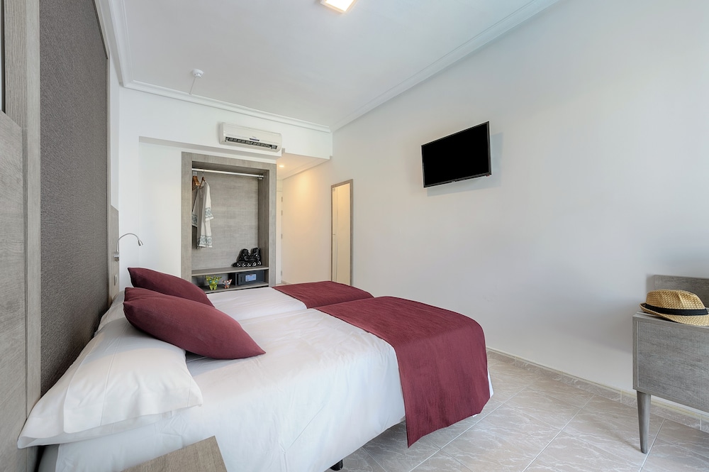 Hotel Vibra Marco Polo II - Adults Only — Hotel rooms in San Antonio, Balearic Islands