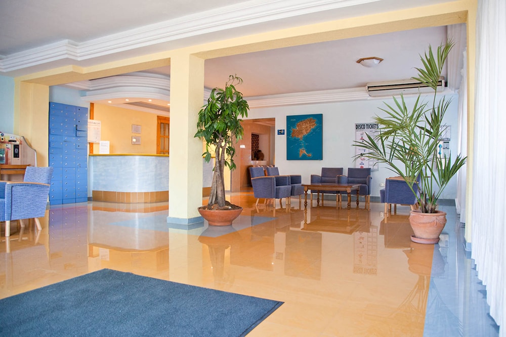 Hotel Vibra Marco Polo II - Adults Only — Hotel building in San Antonio, Balearic Islands