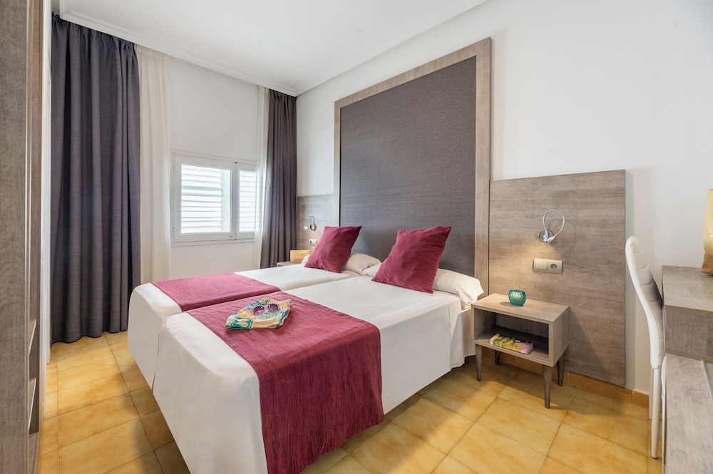 Hotel Vibra Marco Polo II - Adults Only — Hotel rooms in San Antonio, Balearic Islands