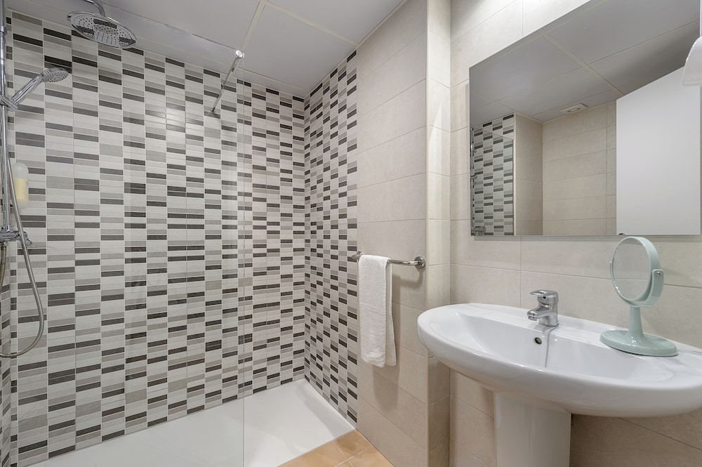 Hotel Vibra Marco Polo II - Adults Only — Hotel rooms in San Antonio, Balearic Islands