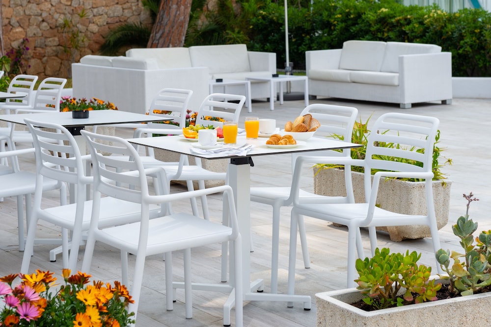 Hotel Vibra Marco Polo II - Adults Only — Restaurant & bars in San Antonio, Balearic Islands
