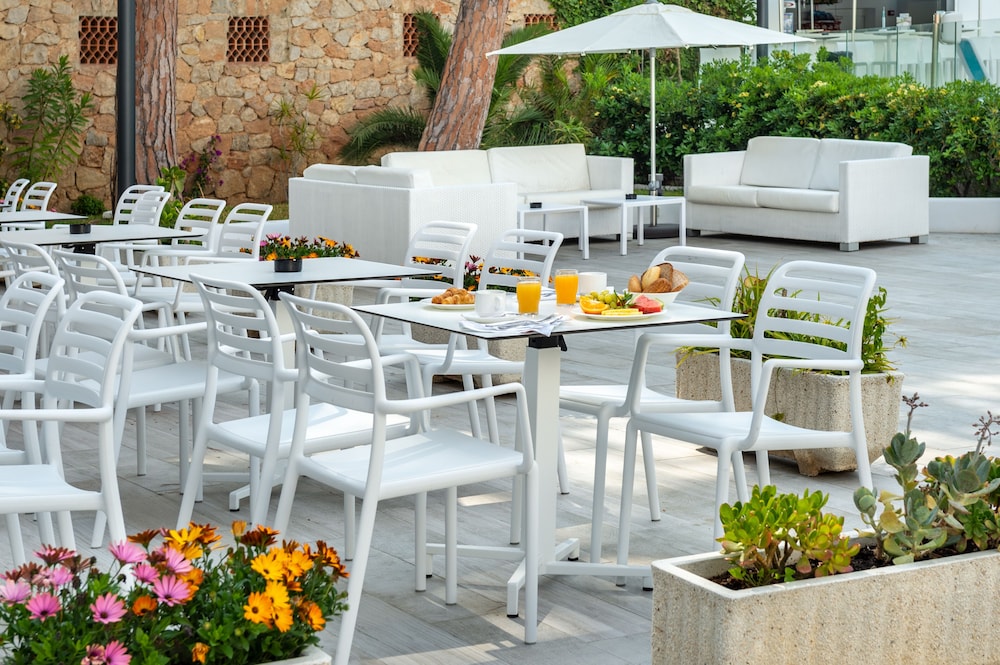 Hotel Vibra Marco Polo II - Adults Only — Restaurant & bars in San Antonio, Balearic Islands