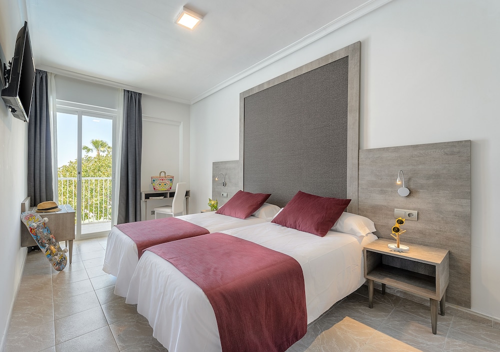 Hotel Vibra Marco Polo II - Adults Only — Hotel rooms in San Antonio, Balearic Islands