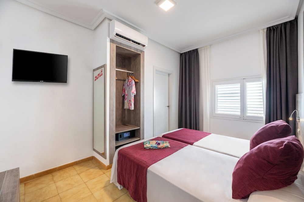 Hotel Vibra Marco Polo II - Adults Only — Hotel rooms in San Antonio, Balearic Islands
