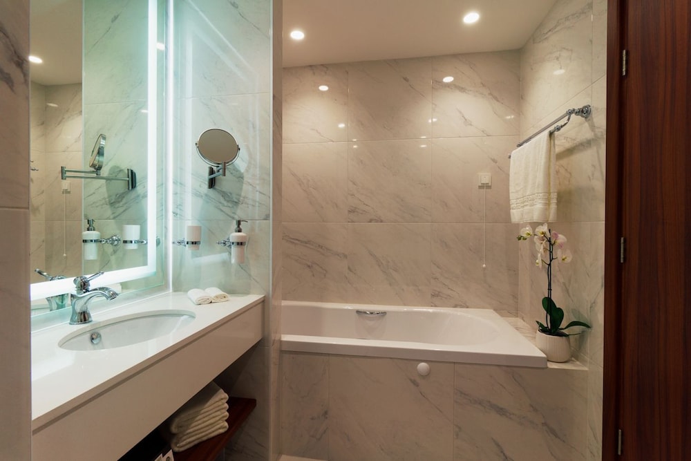 Astor Garden Hotel — Hotel rooms in Varna, Varna Region