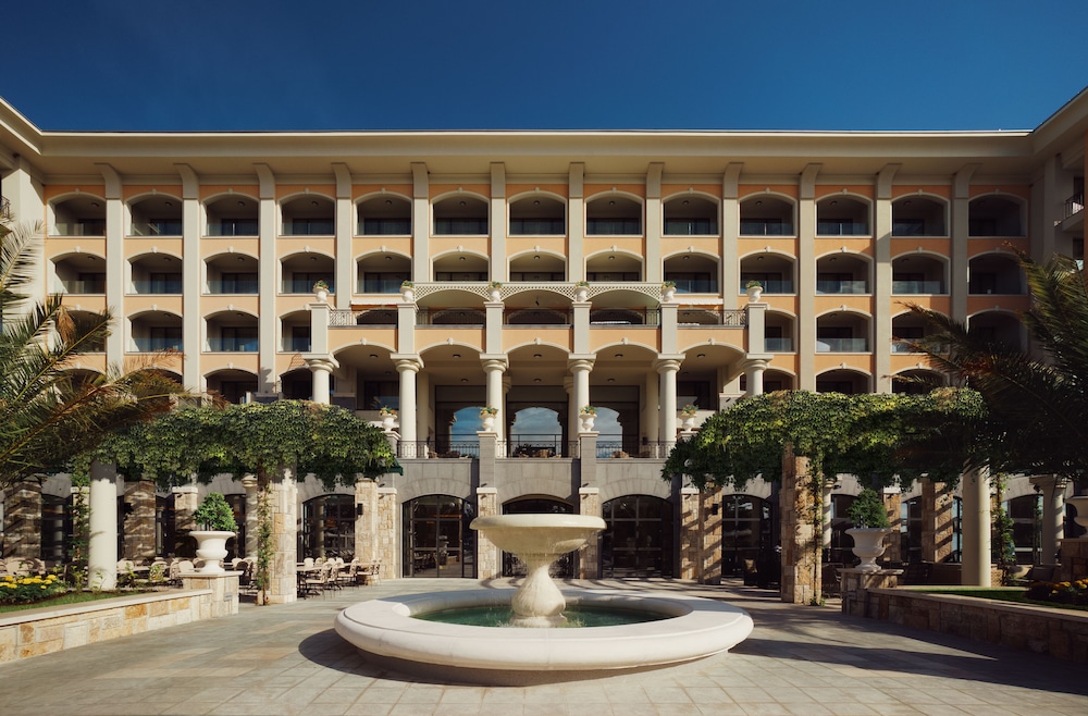 Astor Garden Hotel — Hotel building in Varna, Varna Region