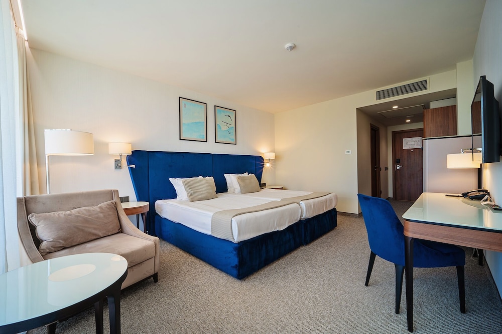 Astor Garden Hotel — Hotel rooms in Varna, Varna Region