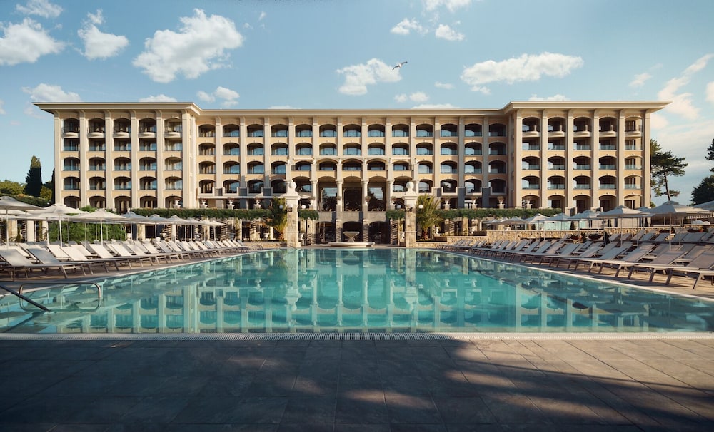 Astor Garden Hotel — Main photo in Varna, Varna Region