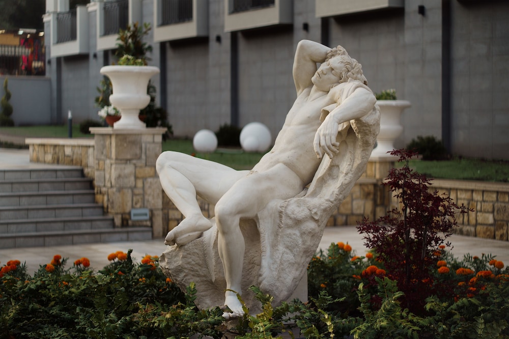 Astor Garden Hotel — Hotel building in Varna, Varna Region