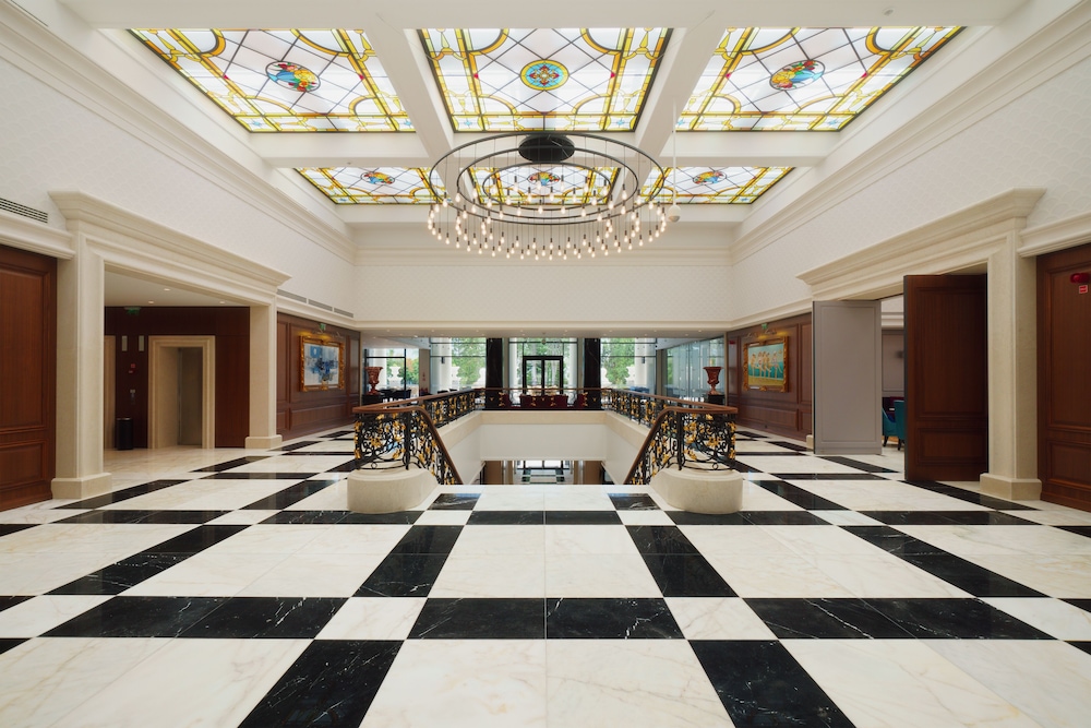 Astor Garden Hotel — Hotel building in Varna, Varna Region