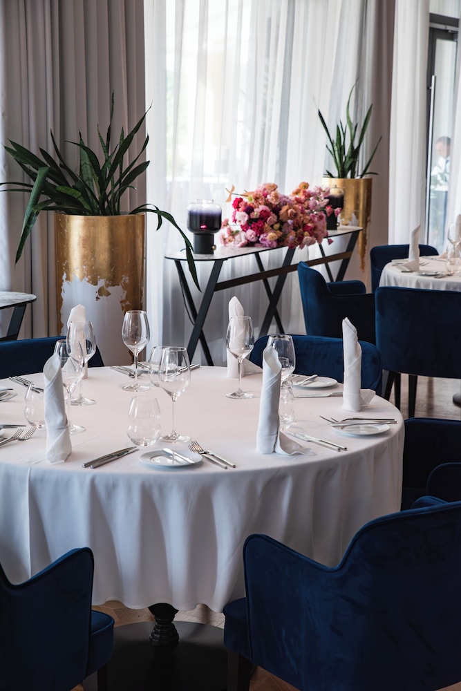 Astor Garden Hotel — Restaurant & bars in Varna, Varna Region