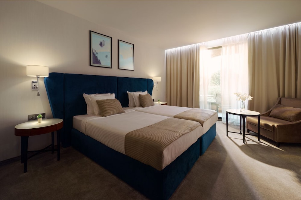 Astor Garden Hotel — Hotel rooms in Varna, Varna Region