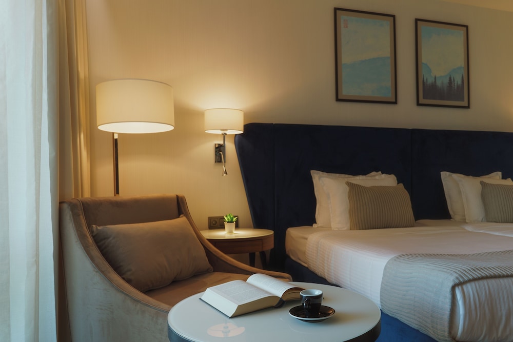 Astor Garden Hotel — Hotel rooms in Varna, Varna Region