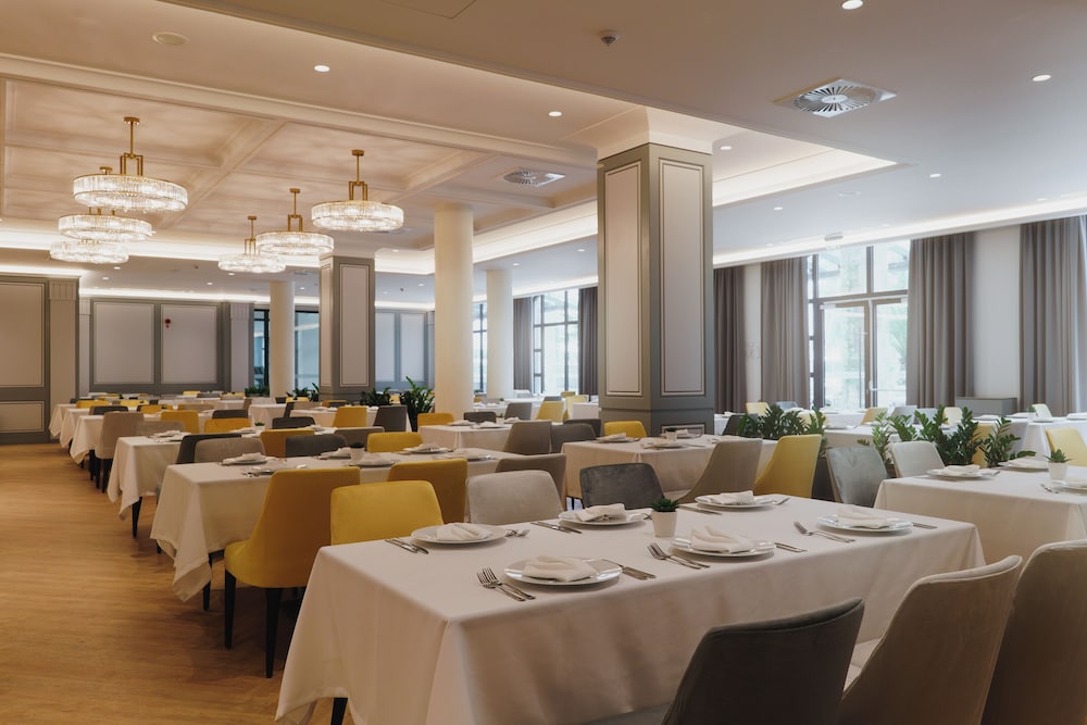 Astor Garden Hotel — Restaurant & bars in Varna, Varna Region