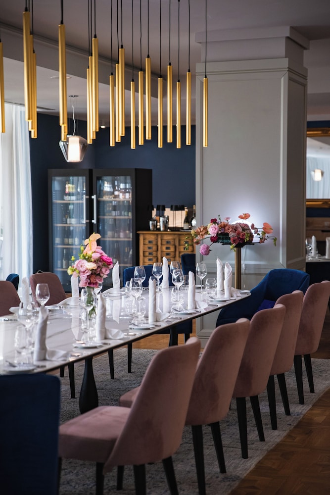 Astor Garden Hotel — Restaurant & bars in Varna, Varna Region