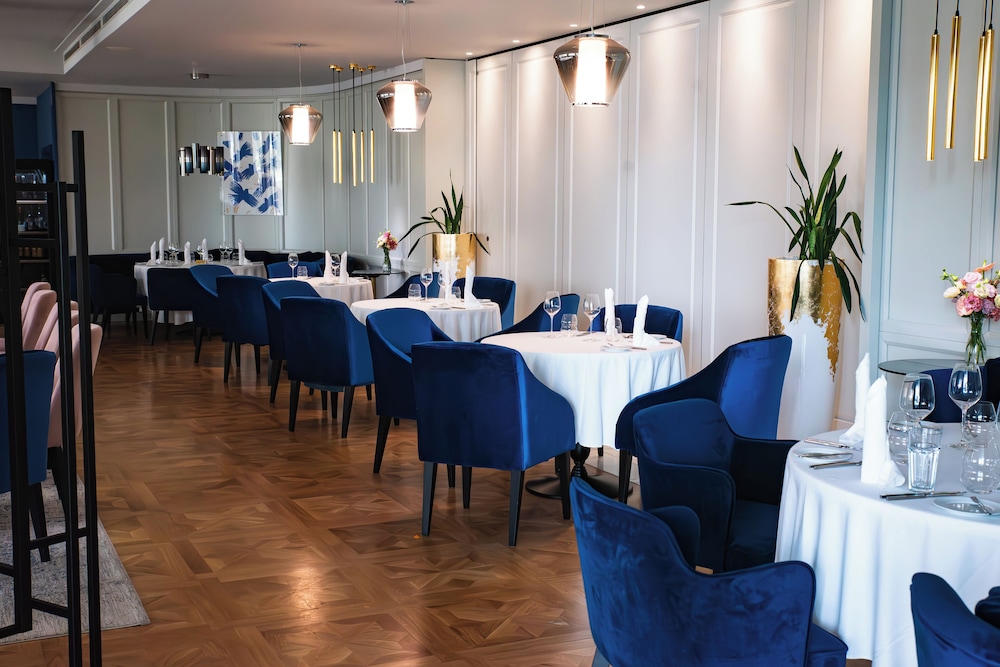 Astor Garden Hotel — Restaurant & bars in Varna, Varna Region