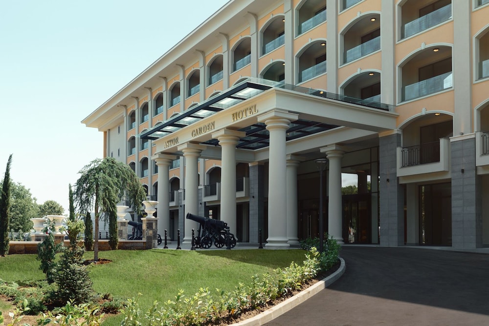 Astor Garden Hotel — Hotel building in Varna, Varna Region