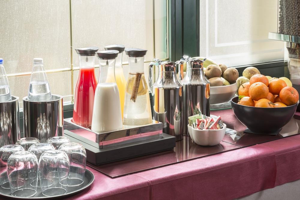 Hotel Montreal — Restaurant & bars in Ragusa, Sicily