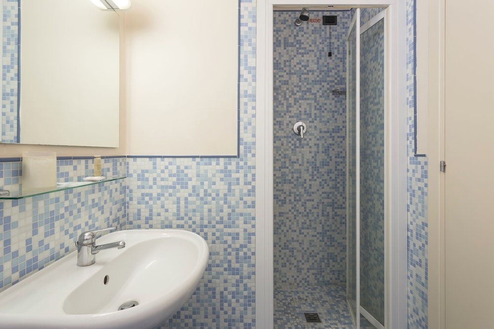 Hotel Montreal — Hotel rooms in Ragusa, Sicily