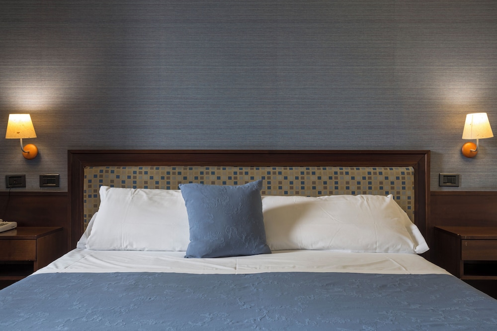 Hotel Montreal — Hotel rooms in Ragusa, Sicily