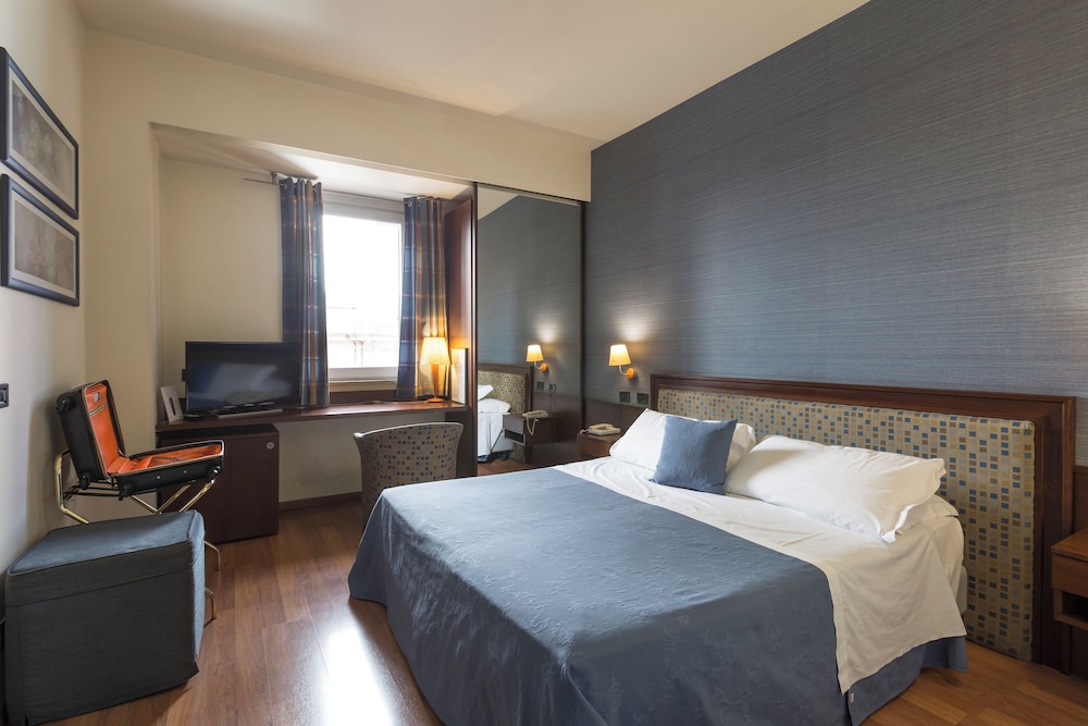 Hotel Montreal — Hotel rooms in Ragusa, Sicily